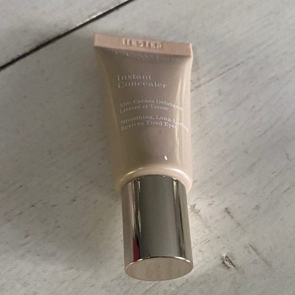 Instant Concealer in Cream by Clarins - Picture 1 of 1